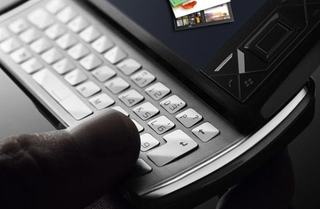 Illustration for article titled XPERIA X1 Hiptop Killer: Sony Ericsson's First Video Plus Gallery
